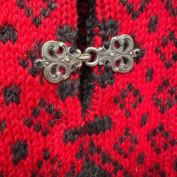 DALE of NORWAY Men's Haukeli Pure Wool Sweater Size Large Red Pewter Clasp - Picture 2 of 11